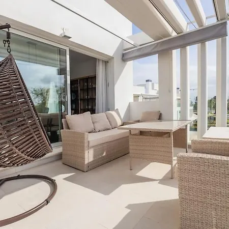 Luxury Townhouse Retreat Apartment